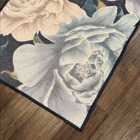 Ruggable Runner: Midnight Peony - Picture 3 of 7